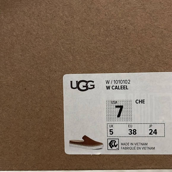 UGG Caleel, slip ons, size 7, brown - Picture 8 of 10